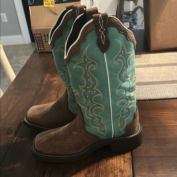 Justin Boots Brown and Turquoise Heeled Boots - Picture 3 of 10